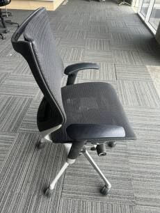 Okamura Baron Mesh Chair/Arms