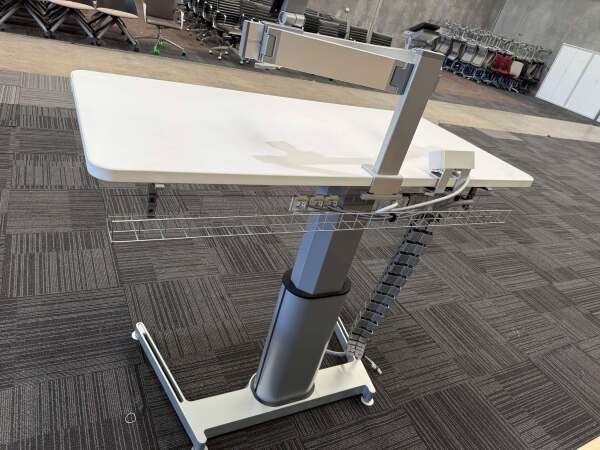 Steelcase Airtouch Pneumatic Height Adjust Sit-Stand Desk with dual Monitor Arms