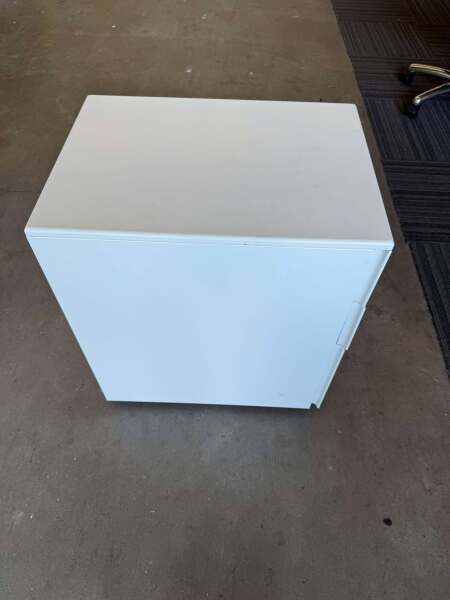 White 3 Draw Pedestal
