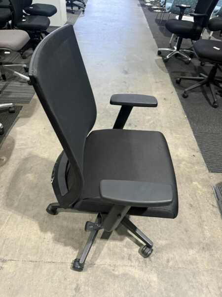 Majestic Black Task Chair/arm