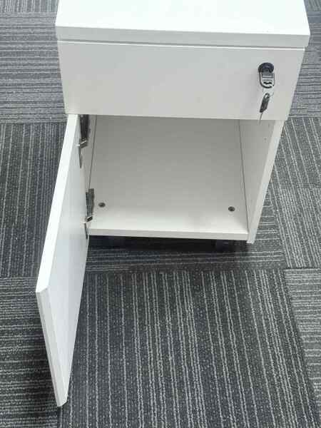 White Pedestal (new)