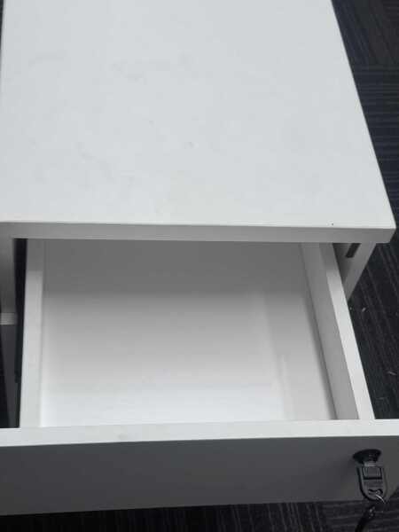White Pedestal (new)