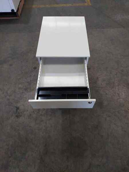 White 3 Draw Pedestal 390mm