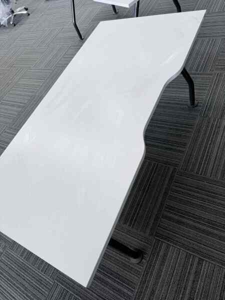 Oyster Desk 1600mm