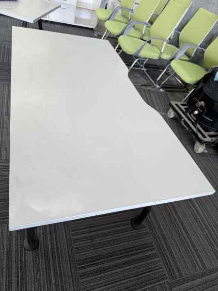 Oyster Desk 1600mm