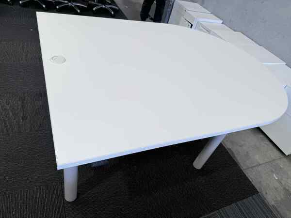 Schiavello Crescent Electric Height Adjust Desk 1600mm 