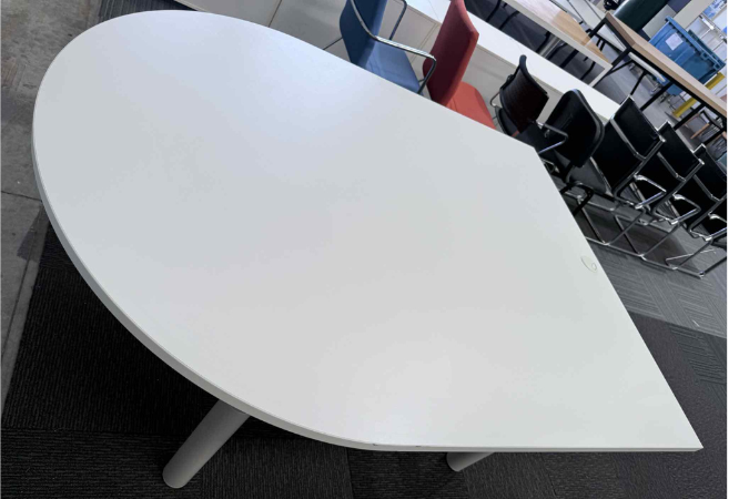 Schiavello Crescent Electric Height Adjust Desk 1600mm 