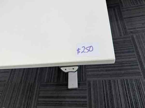 Kinnarps Height Adjust Desk 1800mm