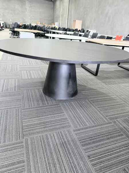 Round Meeting Room Table 1800mm